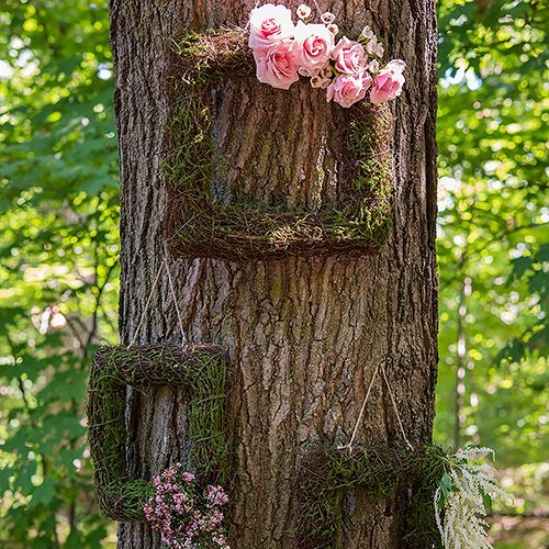 Garden Wedding Theme Moss and Wicker Frame Decor Idea