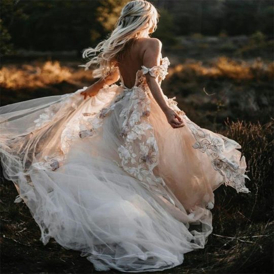 Fairy-tale Pampas Grass Wedding Inspiration – Elegant Wedding Ideas