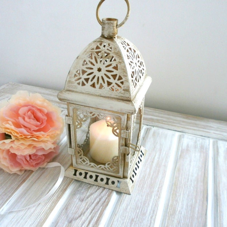 Vintage Distressed Lantern Sweetheart Table Decor