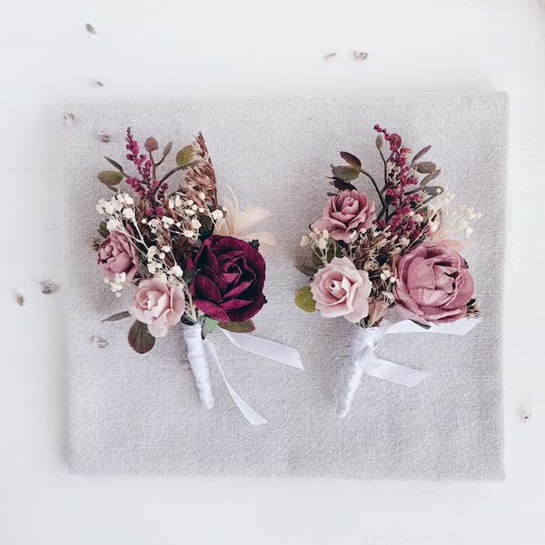 Dusty rose, mauve, and burgundy wedding color palette flower boutonnieres