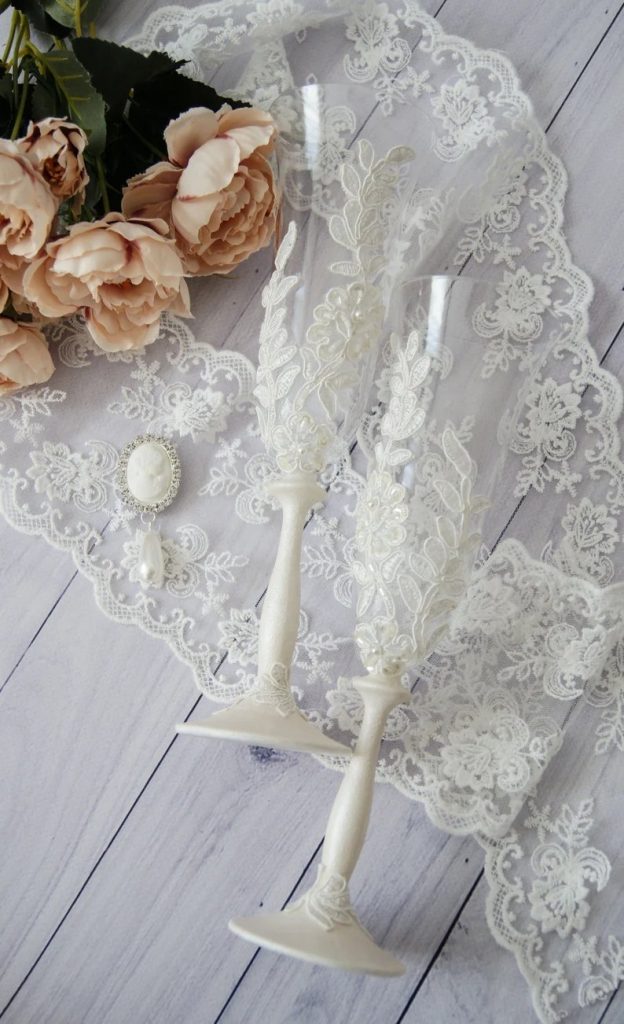 Exquisite Lace Wedding Champagne Toasting Flutes