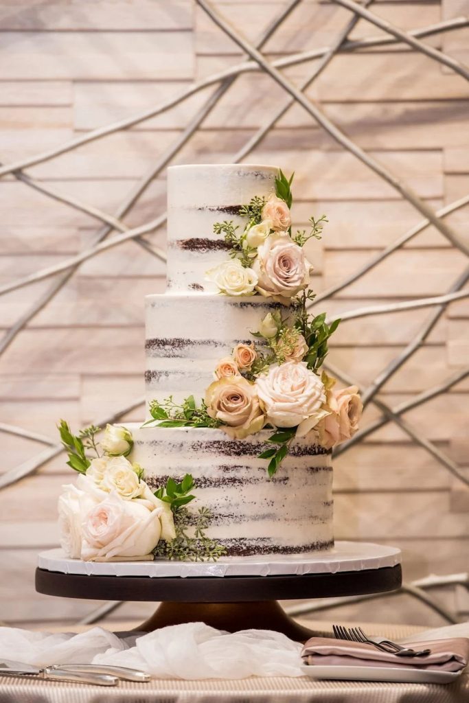 Round Wooden Wedding Cake Stand