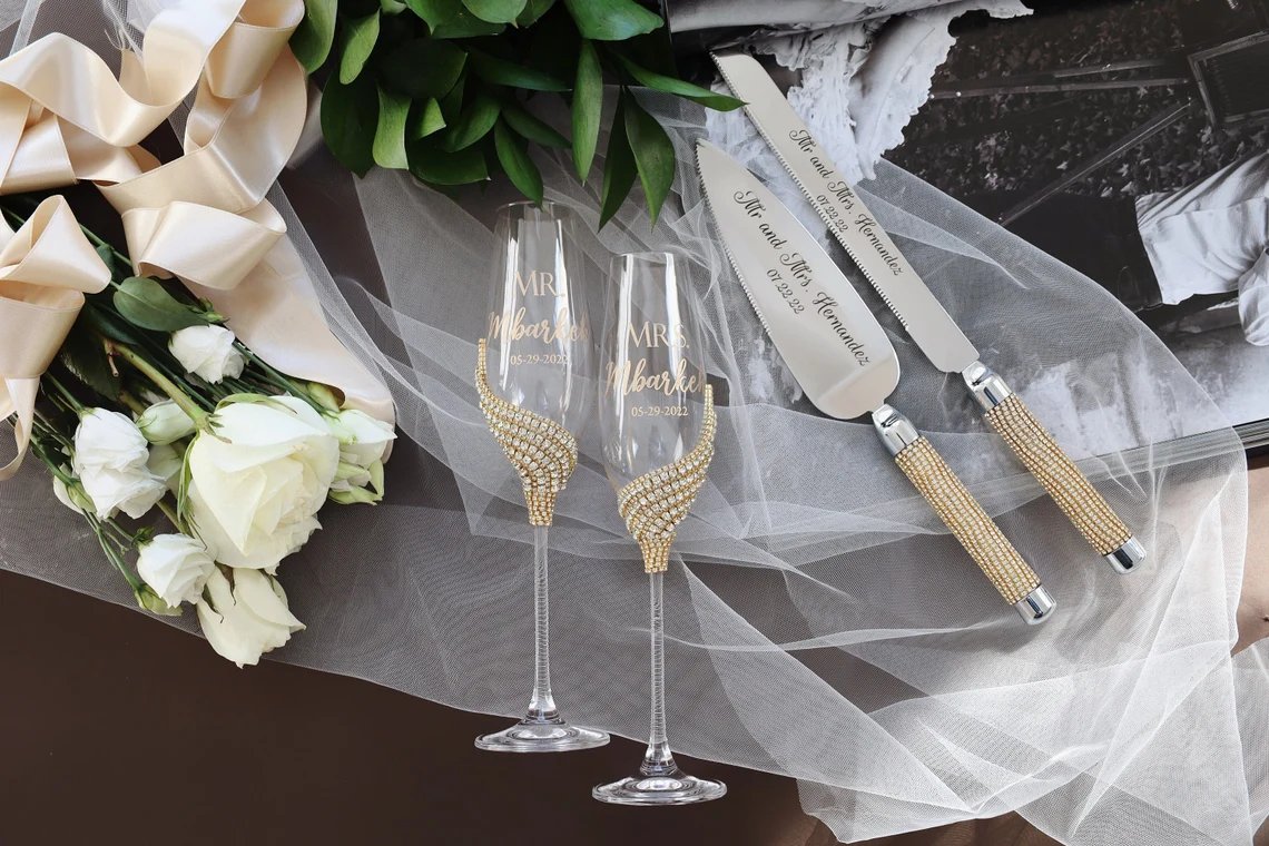 Champagne Toasting Flutes & Cake Server Set