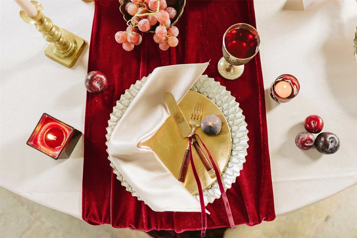 Red Velvet Table Runner Christmas Wedding Decor Idea