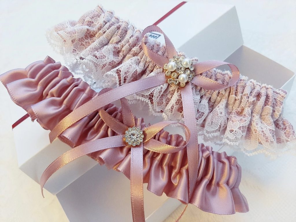 Mauve Bridal Garter Set