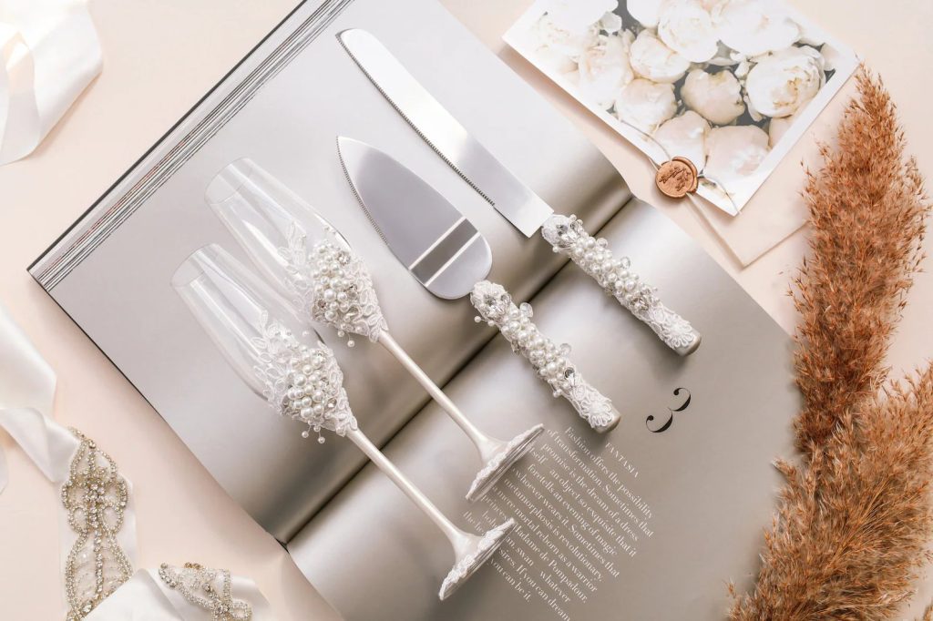 Bohemian-Romantic Pearl Toasting Flutes & Cake Server Set