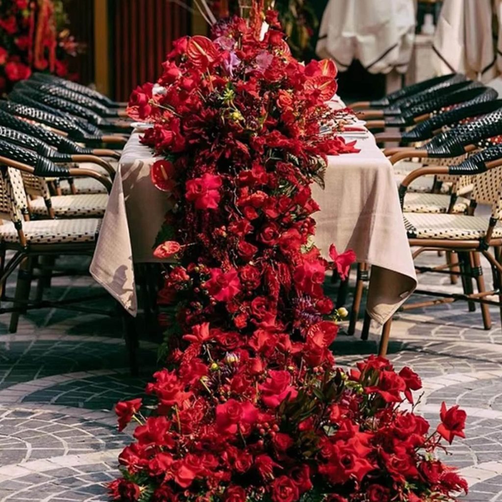 Luxury Red Flower Runner Wedding Centerpiece