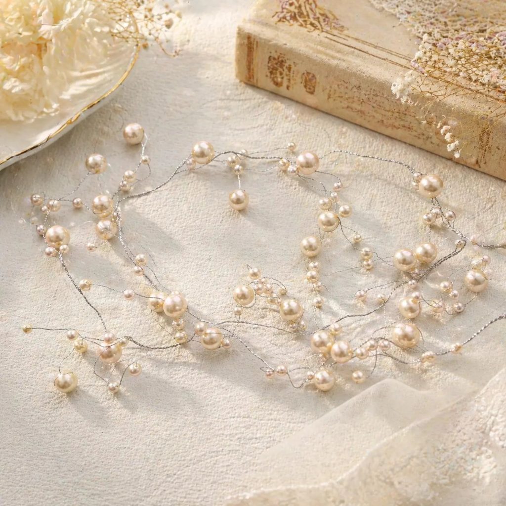 Pearlcore wedding decor trends with soft, luminous accents